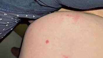 Omule, primul anal a fost sălbatic folosind spermă ca lubrifiant pentru două creampie!