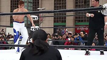 Wrestling match between Dou Yu and Apple Miyuki