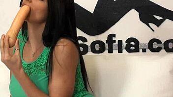 sofia squirts intensely on webcam