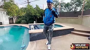 Curvy Peaches Devours Rome Major's Dick in Deep Penetration