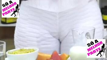 kelly key looking hot in leggings with big pussy camel toe