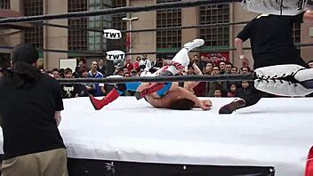 Wrestling match between Dou Yu and Apple Miyuki