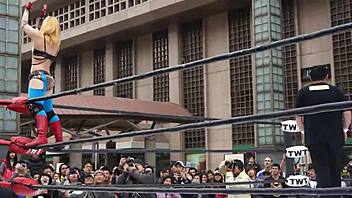 Wrestling match between Dou Yu and Apple Miyuki