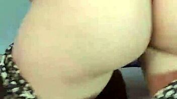 Teen Dancing Reggaeton Mix on Webcam