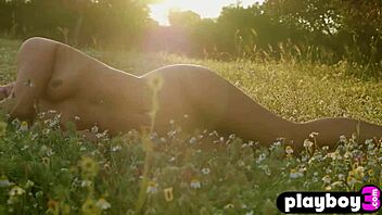 Natural MILF Anetta Keys poses nude in nature 😘