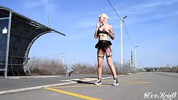 I'm obsessed with this sexy blonde model!