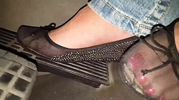 Italian milf on webcam for intimate fetish.