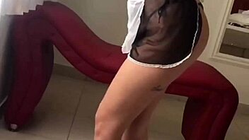 djbrisa twerks naked in cosplay, worship that ass.