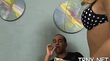 Jeg bliver så kåt af ladyboy-modeller i hardcore blowjob-videoer