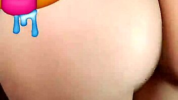 Teen Dancing Reggaeton Mix on Webcam