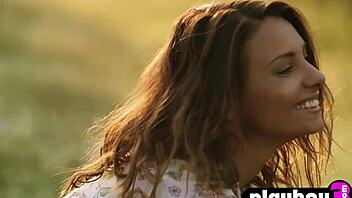 Naravna MILF Anetta Keys pozira naga v naravi 😘