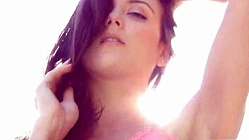 I love how Debbie Boyde strips her big boobs outdoor in Australia!