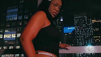 Big booty ebony milf gets fucked by BBC 😏