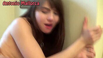 I fuck a teen at home 😏