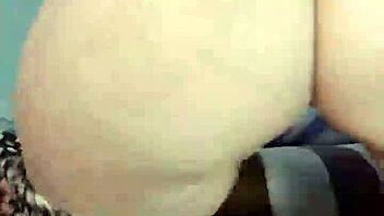 Teen Dancing Reggaeton Mix on Webcam