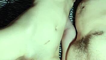 Ustno lizanje v 69 z izlivom