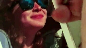 Gjorde cum tribute till Cum and Love med handen