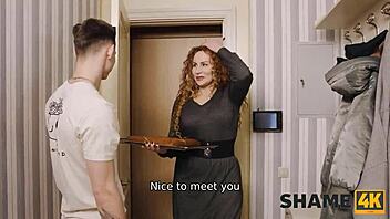 Shame4k zrzavá MILF v punčochách šuká s obnaženýma velkýma prsama