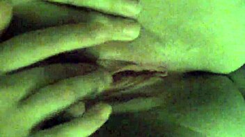 Girlfriend fingers wet pussy!