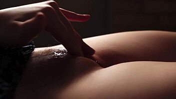 Hey, watch this beautiful teen 18+ slap her pussy up close!