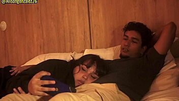 Mirando una pelicula con mi hermanastro y sin querer me trague su pene casi nos descubren alisongonzalez26 x fantasiahardcoresex