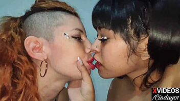 Latina amateur Katrinapunk's first lesbian dildo experience