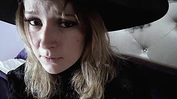 Заварена майка открива тайната на заварения баща на Хелоуин нощ дълъг преглед