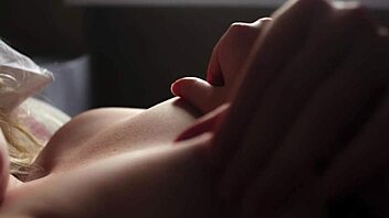 Hey, watch this beautiful teen 18+ slap her pussy up close!