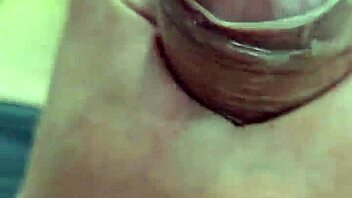 Končal sem v kondomu med našo seksi domačo sejo