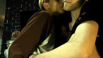 Watch these two skinny gays fuck in the photo studio?