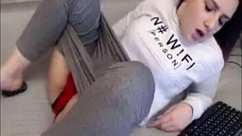 Wow, white girl SOAKS yoga pants with squirt!