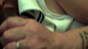 loopy lou gives a casual blowjob