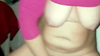 this girl is fingering herself until she squirts all over