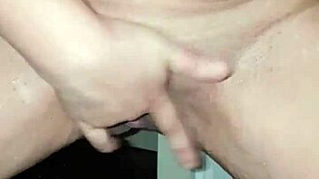 this girl is fingering herself until she squirts all over