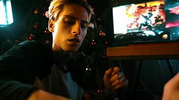 Distracted him from the game to fuck 😏