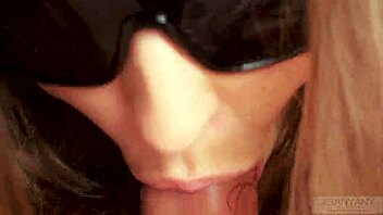 Gros plan, meilleure bouche traire suce ta bite avec jeu de langue ASMR. Xsanyany délivre extase de sperme !