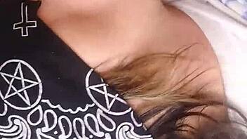 Makcik tua ditutup mata hisap batang bertopeng ghairah membara