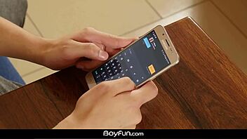 Texting Booty Call Leads To Fuck