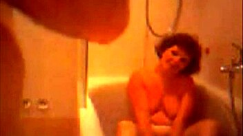 amatoriale italiano ragazzo lecca figa nella vasca da bagno 😊