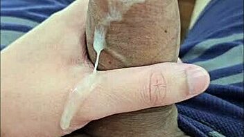 Novinho dotado gozando gostoso with twink fetish and homemade brazilian solo