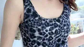 free teen 18+ vagina porn pics with shaved pussy sucking