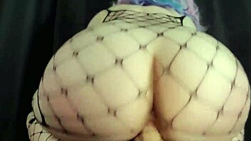 how long would you last if i fucked you like this pawg in fishnets squatfucking dildo hard and fast?