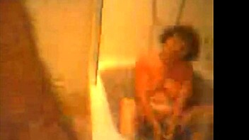 amatoriale italiano ragazzo lecca figa nella vasca da bagno 😊