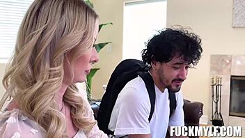 Dnevniki varuške s Sydney Paige, ki dobi hardcore sesanje kurca 😘