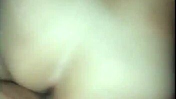 بعد بعض المشروبات، أحببت كل لحظة مع هذه اللاتينية الجذابة. هي فجرت عقلي بحركاتها البرية!