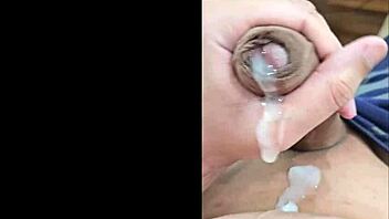 Novinho dotado gozando gostoso with twink fetish and homemade brazilian solo