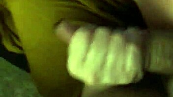 I love this redhead sucking balls