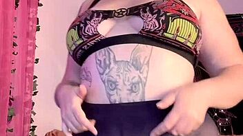 i'm masturbating in my black pantyhose, feeling the nylon on my hairy beaver