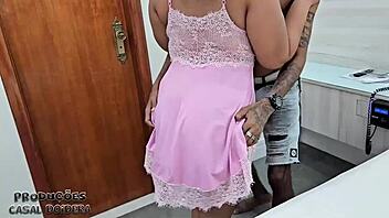 primeira vez no porno da deliciosa barbie marrley gozando muito com pica na buceta e engolindo leite