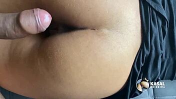 Novinha Rabuda Deliciosa Gozando no Pau do Corno.